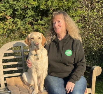 Sarah Walt Person Dog Blonde Labrador Sitting Frontfacing