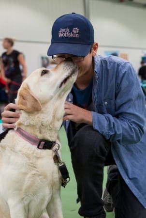 dogs helping children 