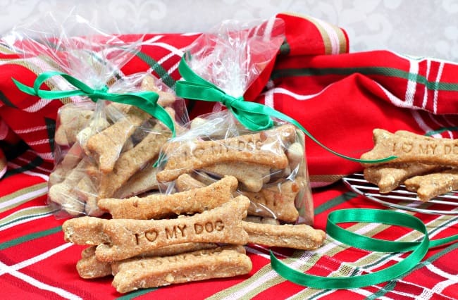 Homemade Christmas treats for dogs